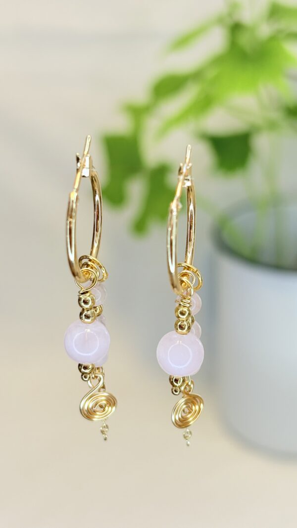 ⁦עגילי רומי- ורוד⁩ – תמונה ⁦2⁩