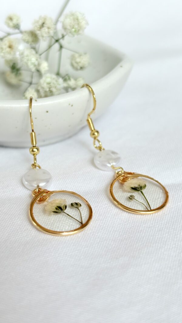 ⁦עגילי פרח עם פנינה⁩ – תמונה ⁦3⁩