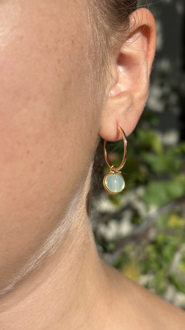 ⁦עגילי דר M⁩ – תמונה ⁦4⁩