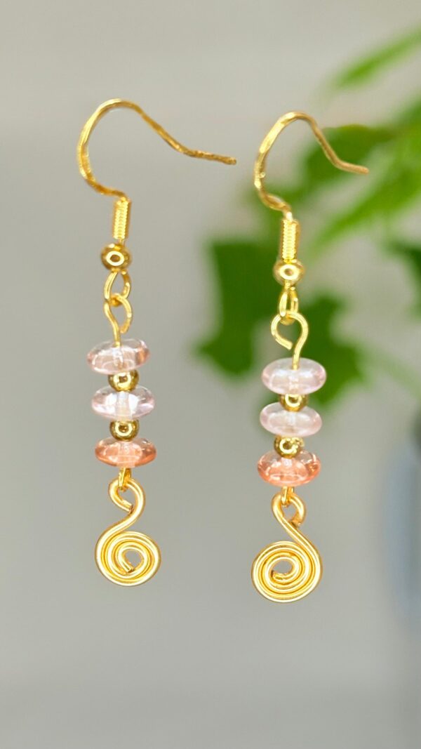 ⁦עגילי אביב ורודים⁩ – תמונה ⁦2⁩