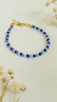 צמיד בגוונים כחולים