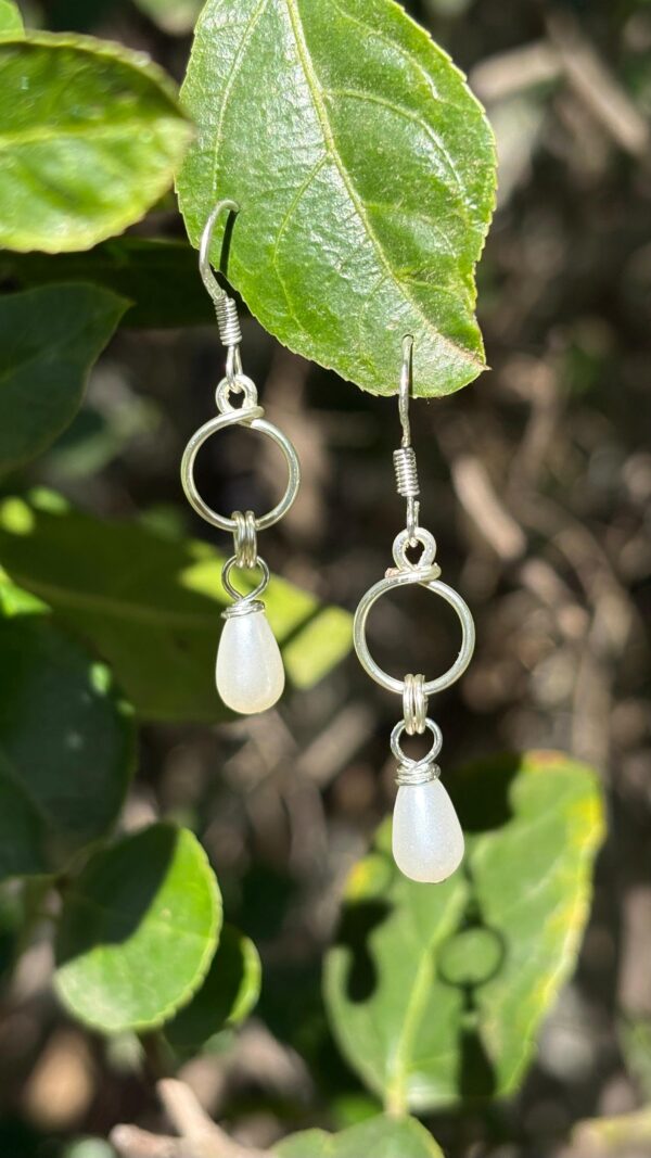 ⁦עגילי מאיה- פנינת טיפה⁩ – תמונה ⁦3⁩