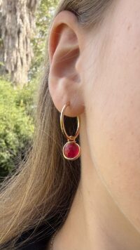 ⁦עגילי דר- זהב עם אבן רובי⁩ – תמונה ⁦2⁩